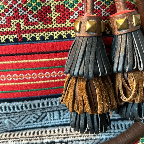 Isabella Fiore genuine leather handbag in deep navy with embellishment - Picture 4 of 12